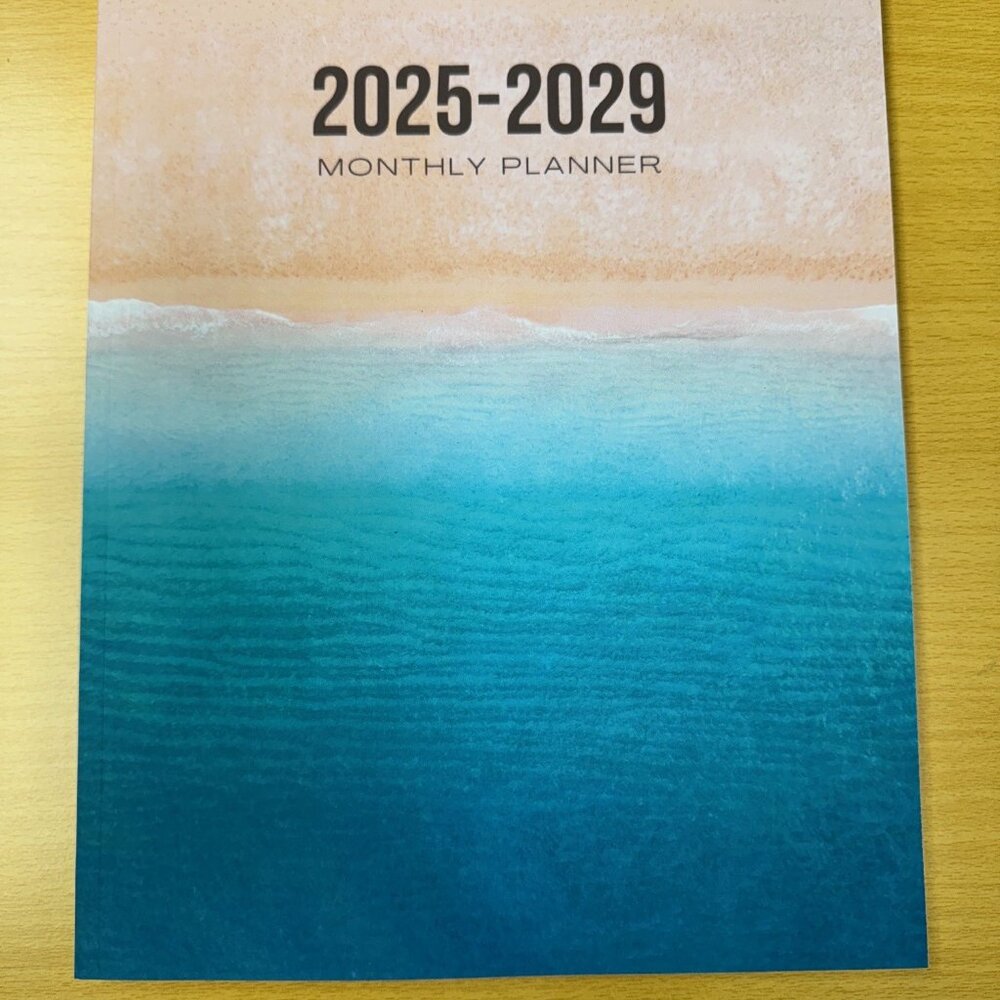 2025-2029 Monthly Planner: 5 year Calendar - 8.5 X 11"